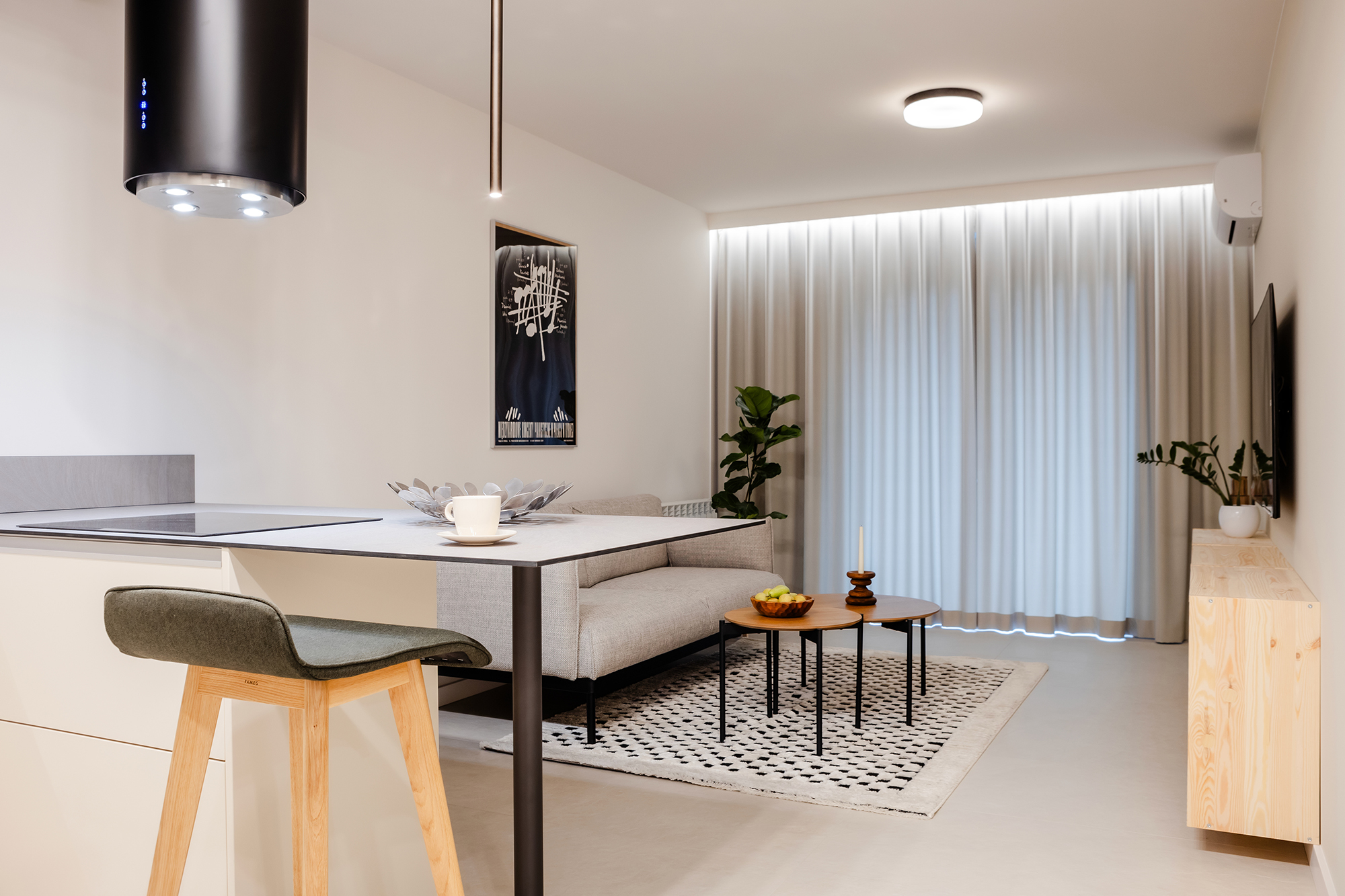 Wyspa kuchenna pełni również rolę stołu.